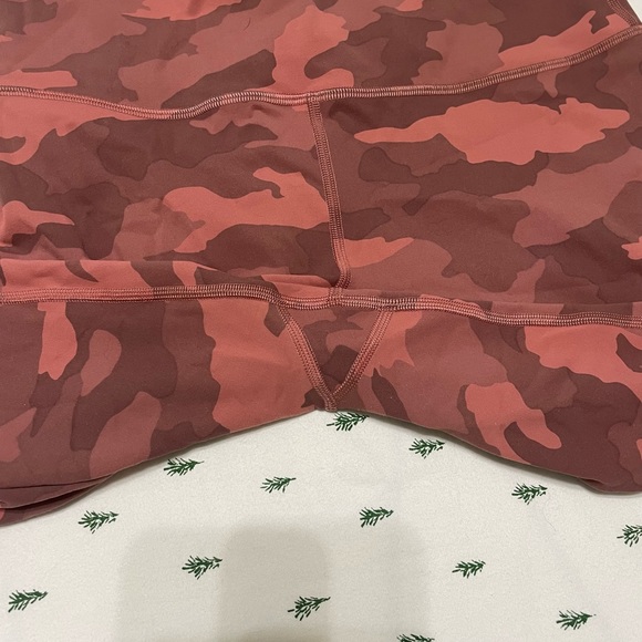 Lululemon Wunder Train high rise tight - Picture 3 of 6